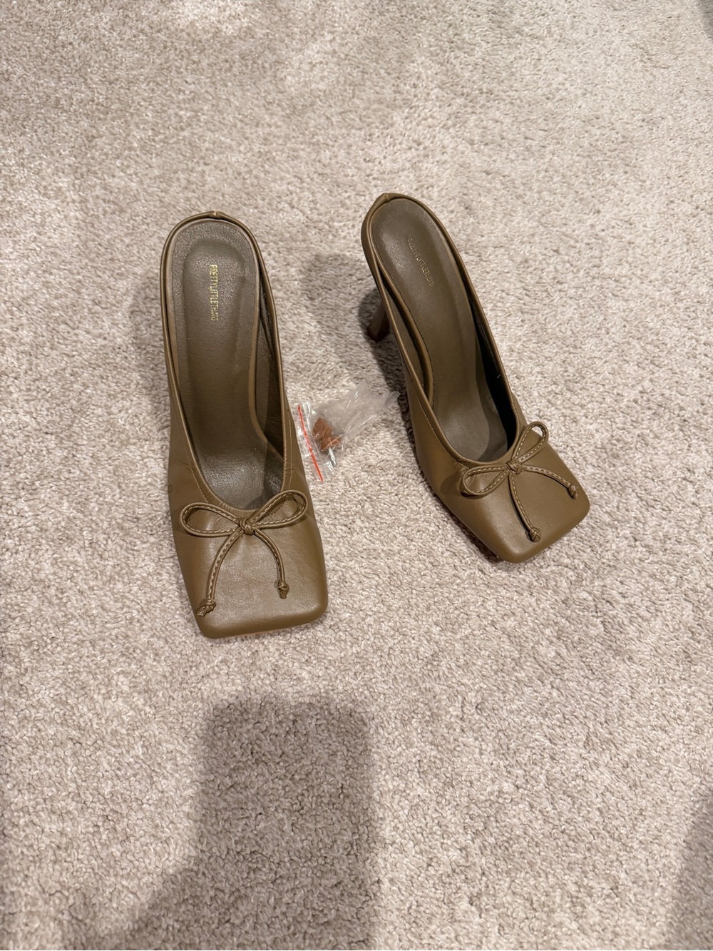 PrettyLittleThing Brown Square-Toe Bow Mules